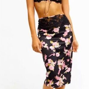 NWT For Love and Lemons Women’s Black Floral Lace Melrose Slip Skirt Size Medium